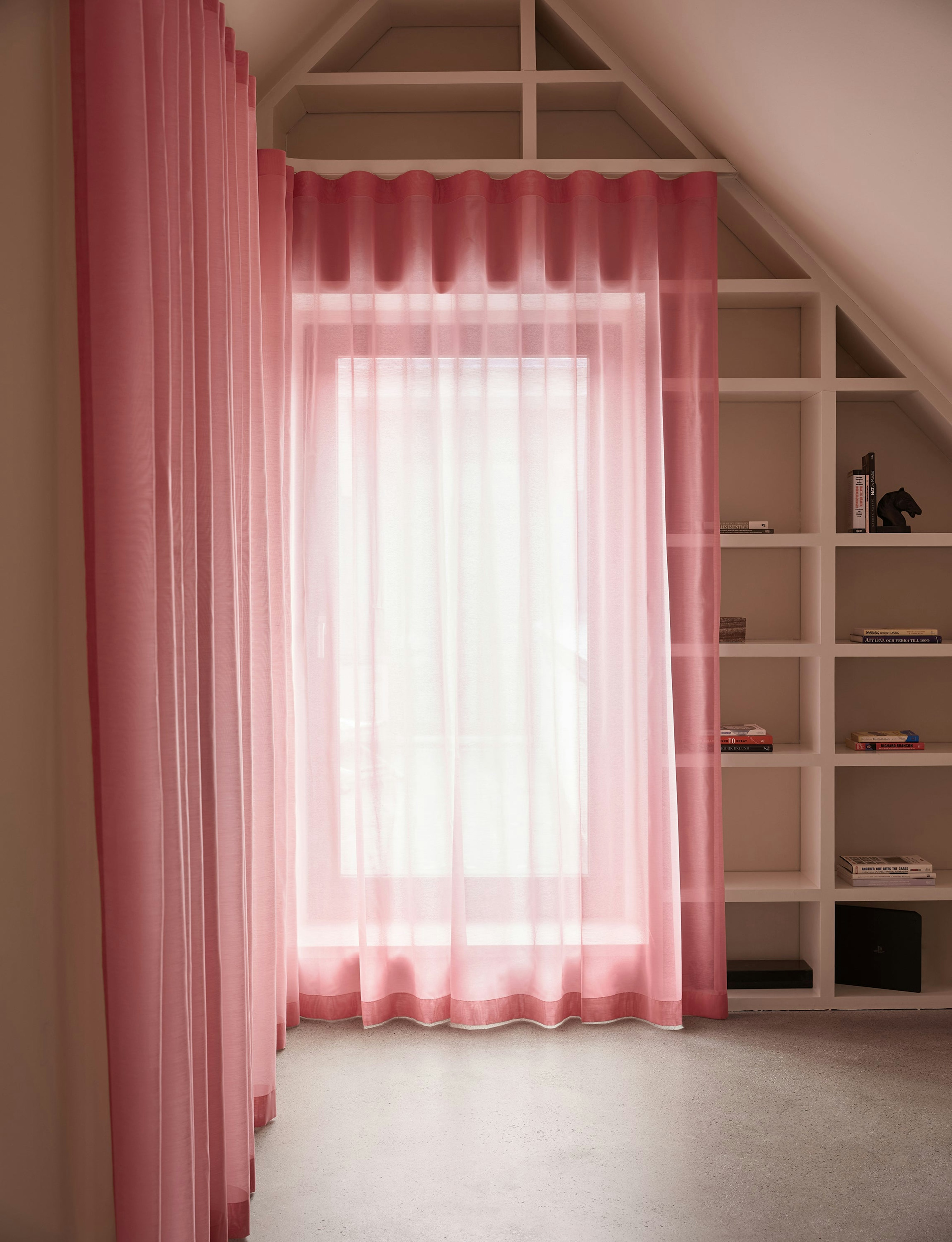 Noyau - Thin Satin Curtain - Noyau_Pink_PerHedenmark